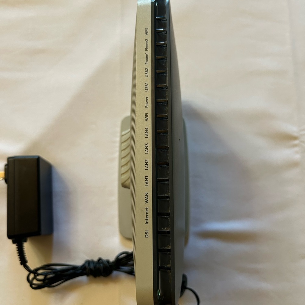 Black Wireless Router - Picture 5 of 7